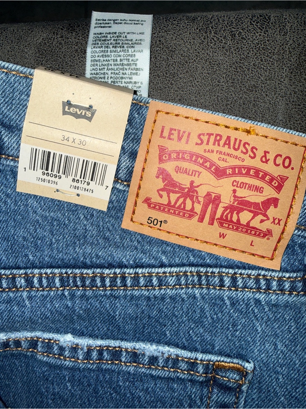 Levi's - Picture 3 of 4